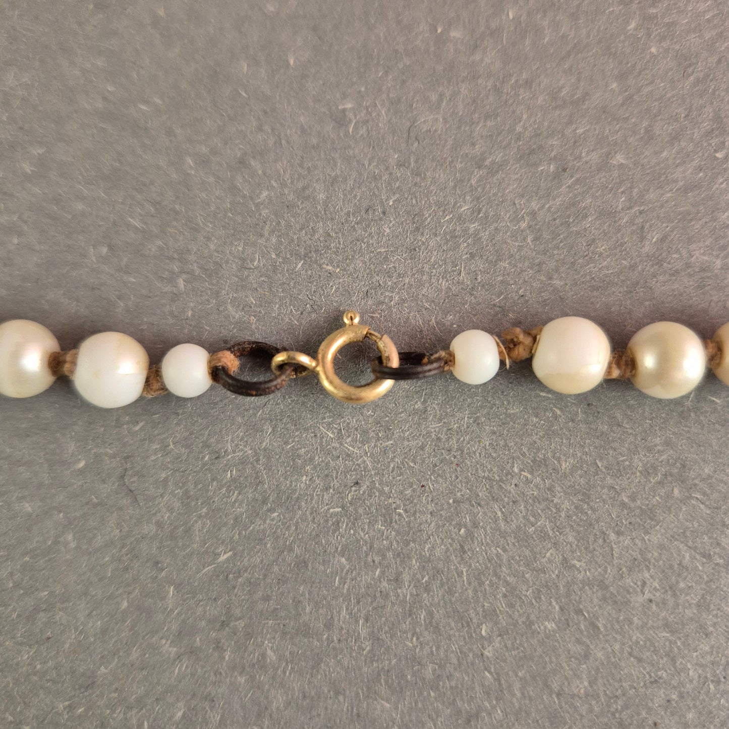 Klassische Perlenkette – Elegante Vintage-Ästhetik