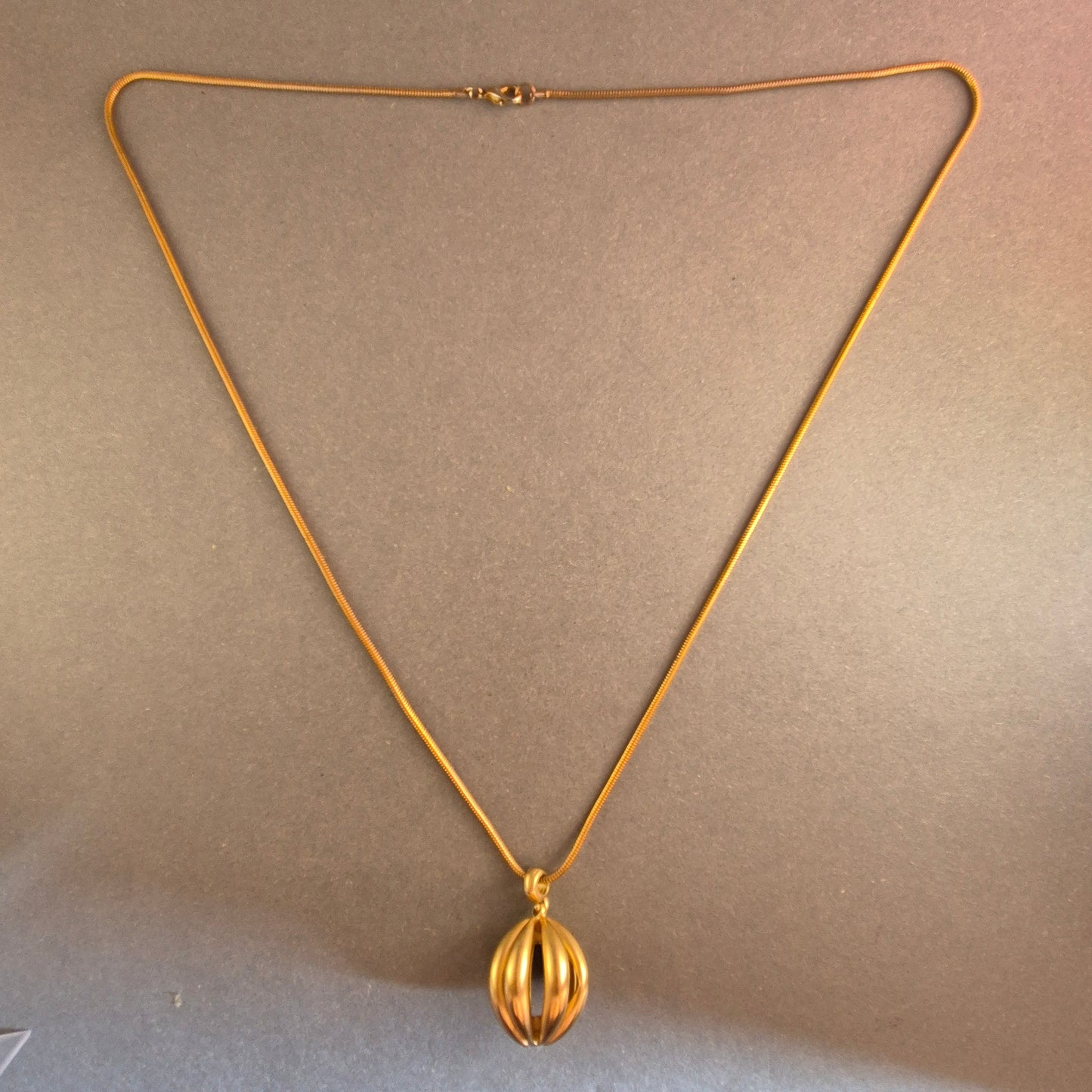 Elegante Vintage-Goldkette mit kunstvollem Anhänger