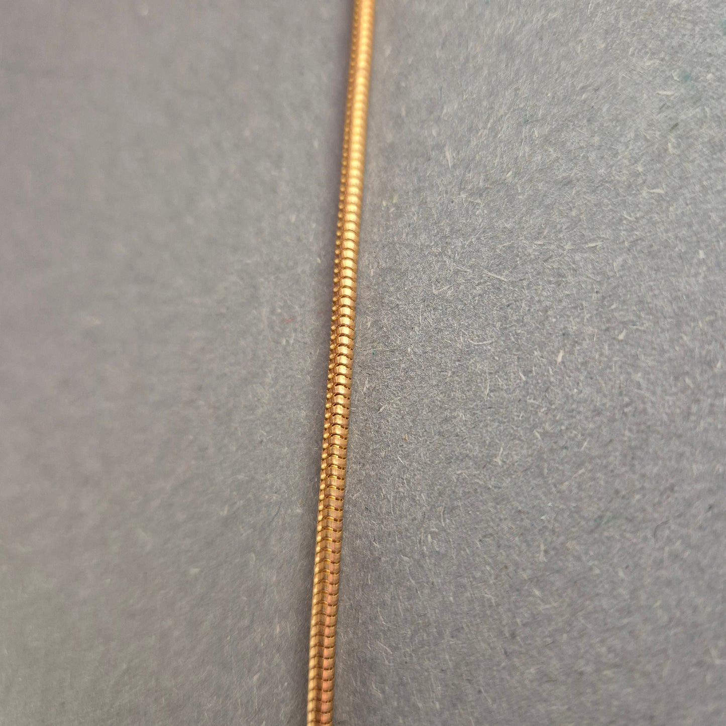 Elegante Vintage-Goldkette mit kunstvollem Anhänger