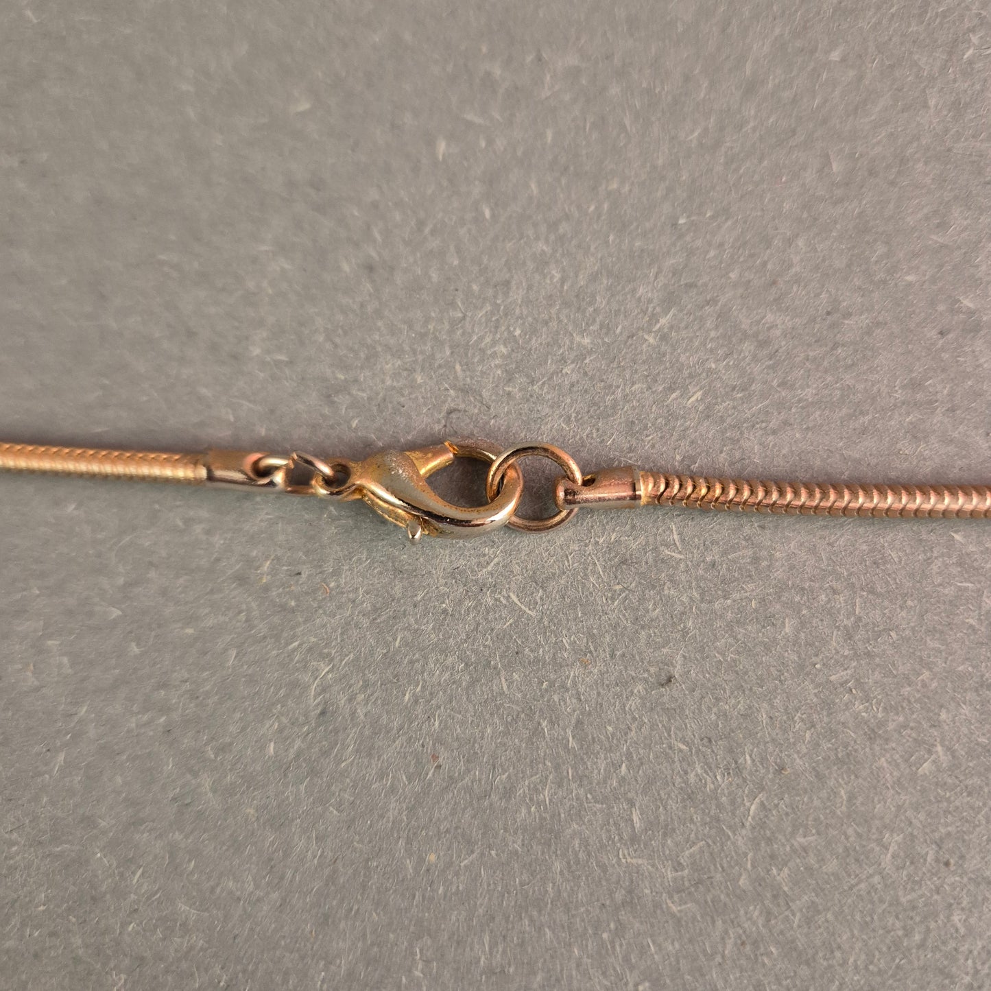 Elegante Vintage-Goldkette mit kunstvollem Anhänger