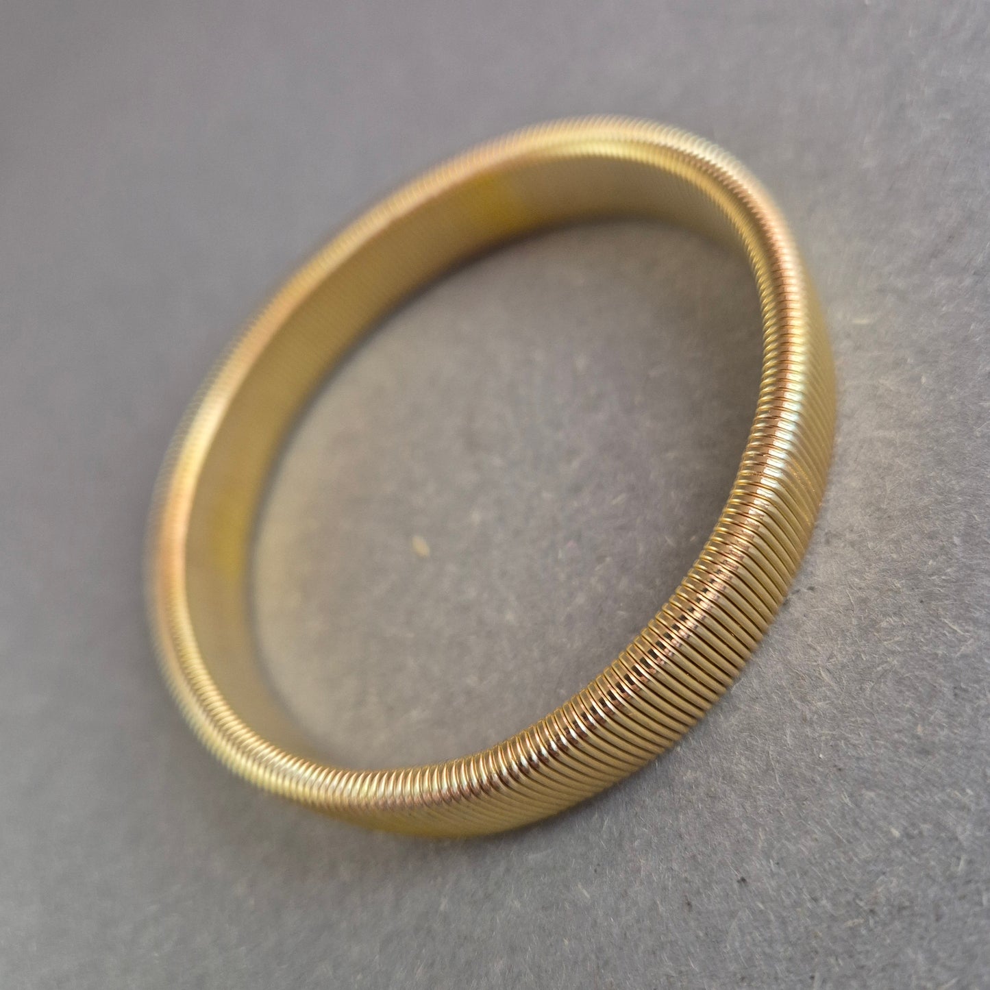 Uhren-Lünette in Goldoptik Präzise Verarbeitung für klassische Armbanduhren