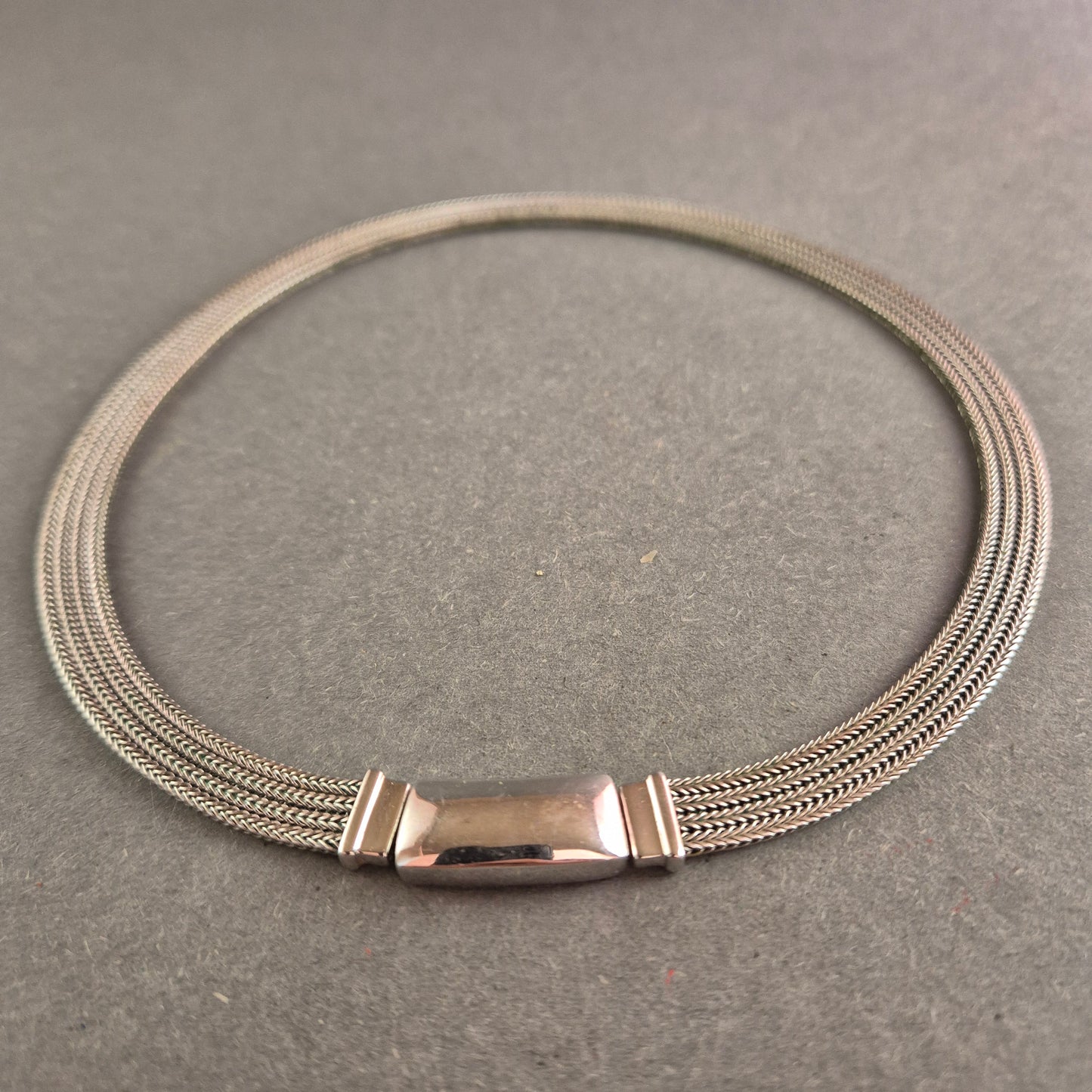 Silber-Halskette mit geflochtenem Design Zeitlose Schönheit für jeden Anlass