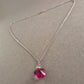 Silberne Halskette mit pinkem Kristallanhänger Feminines Design