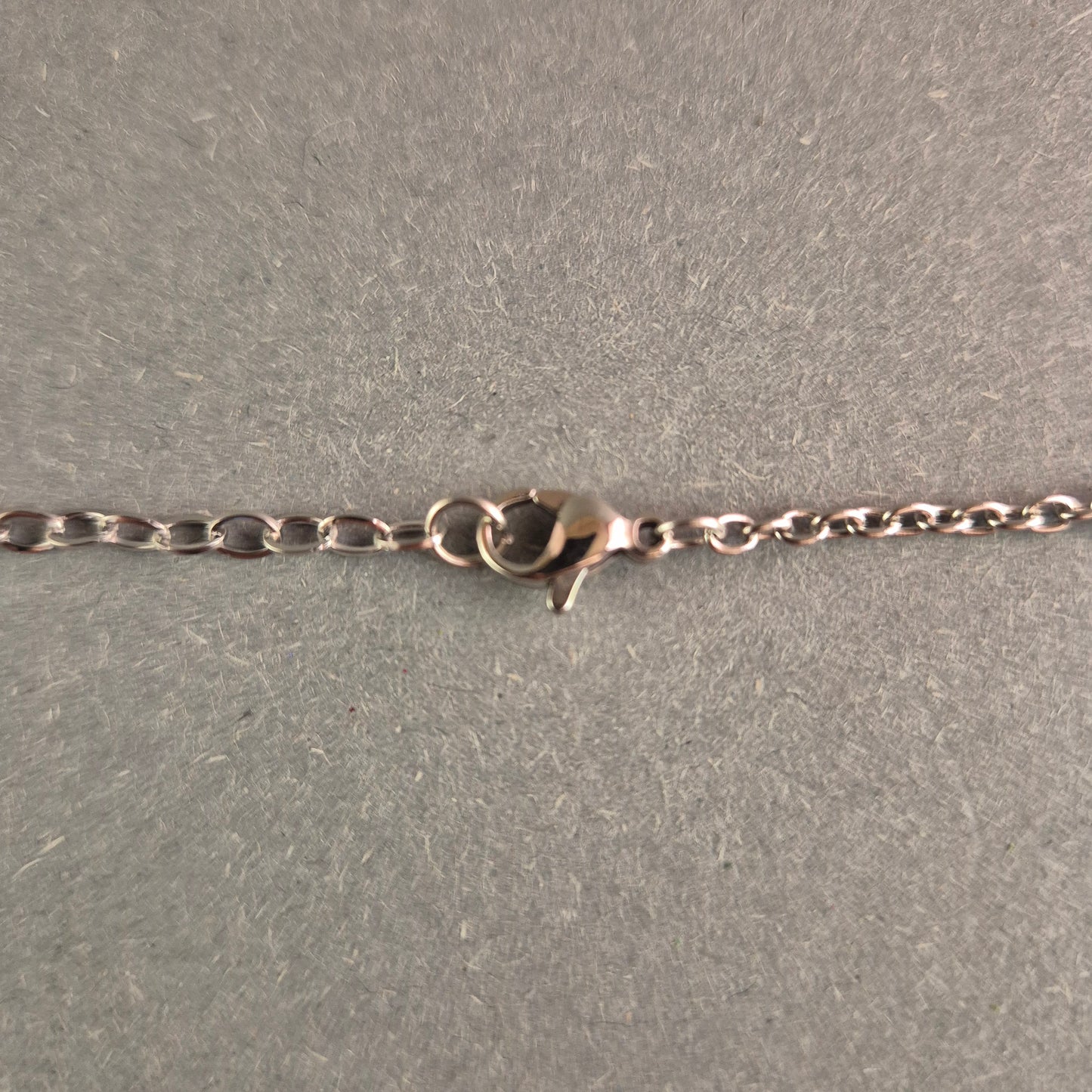 Silberne Halskette mit pinkem Kristallanhänger Feminines Design