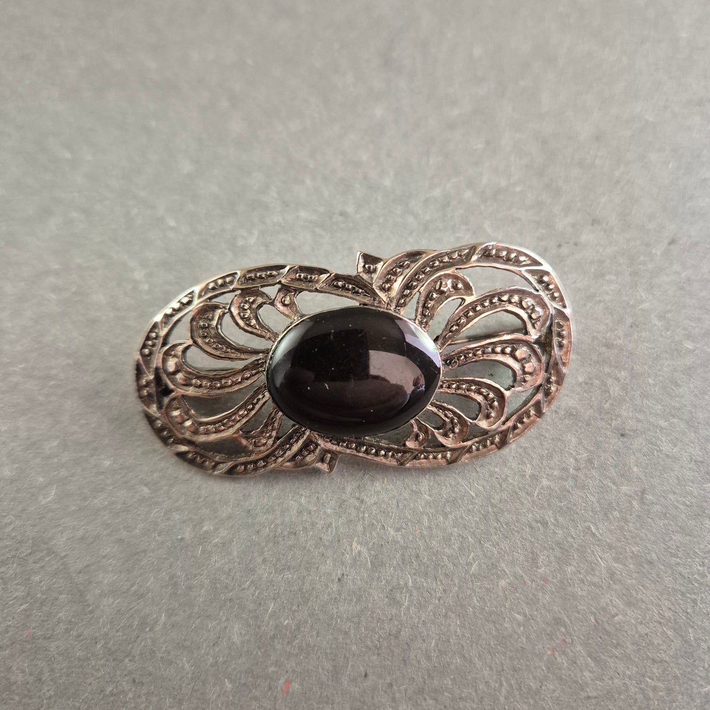 Antike Silberbrosche mit Onyx – Elegantes Jugendstil-Design