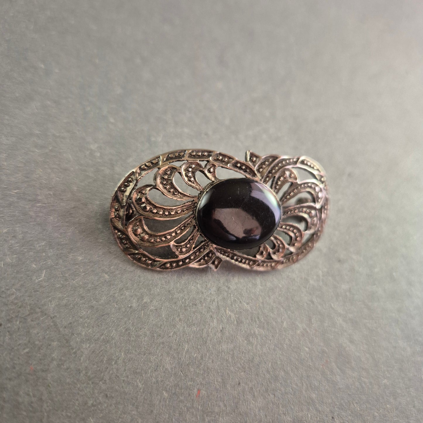 Antike Silberbrosche mit Onyx – Elegantes Jugendstil-Design