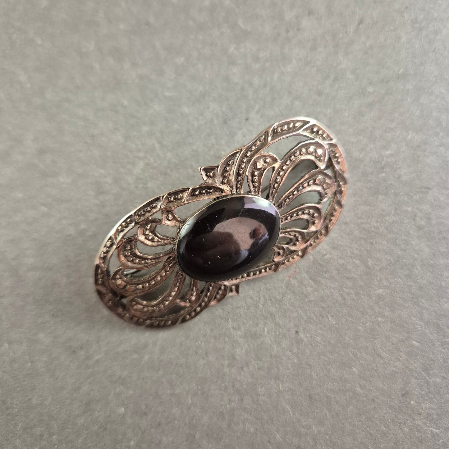 Antike Silberbrosche mit Onyx – Elegantes Jugendstil-Design