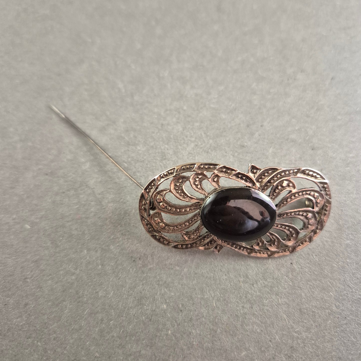 Antike Silberbrosche mit Onyx – Elegantes Jugendstil-Design