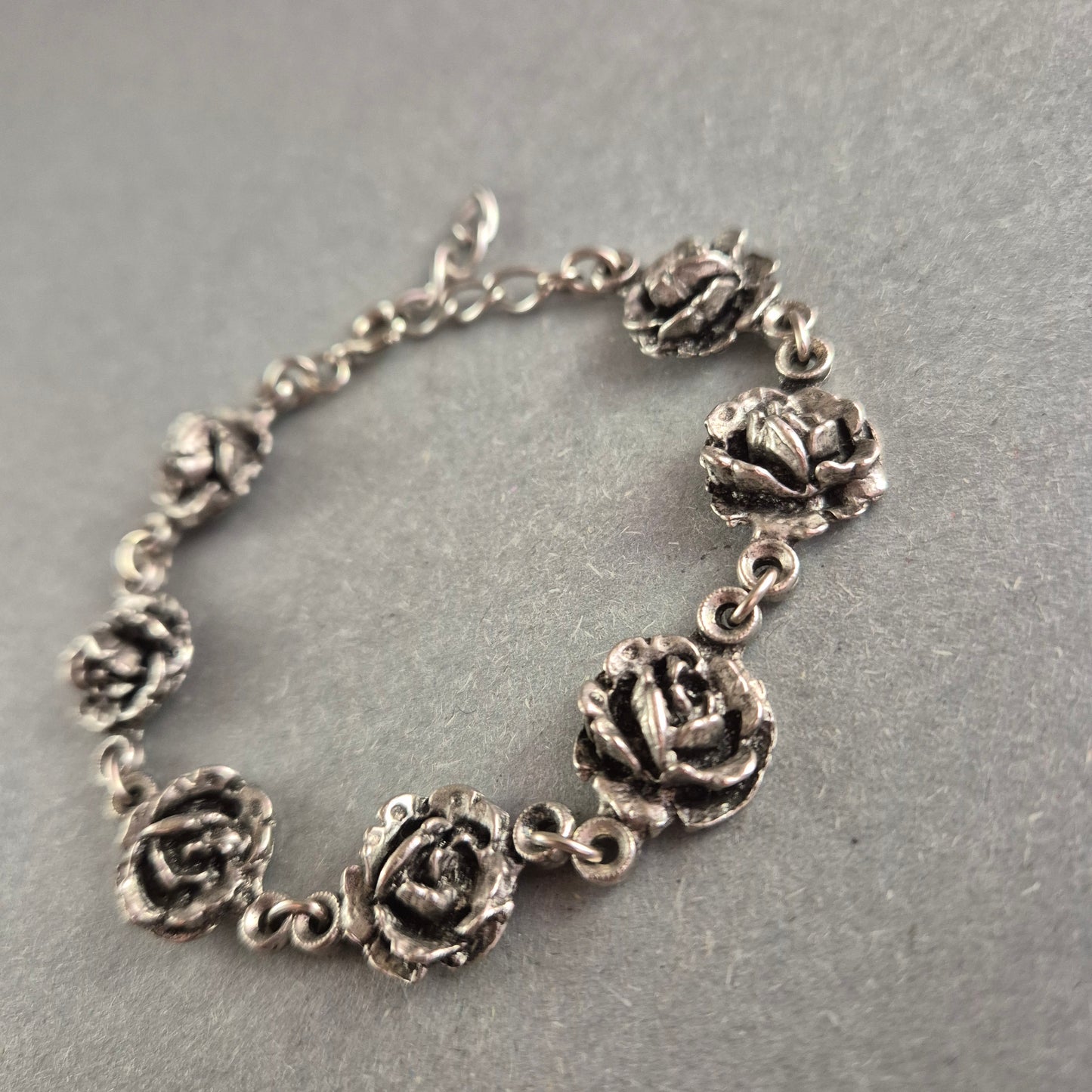 Vintage Silber-Armband mit Rosen – Romantisches Design im Antik-Look