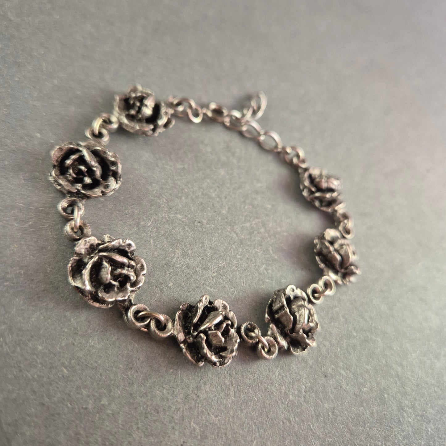 Vintage Silber-Armband mit Rosen – Romantisches Design im Antik-Look