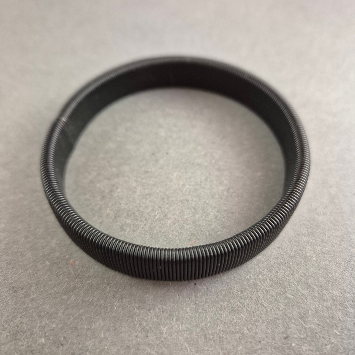 Schwarzes Edelstahlarmband – Flexibles Design für modernen Look