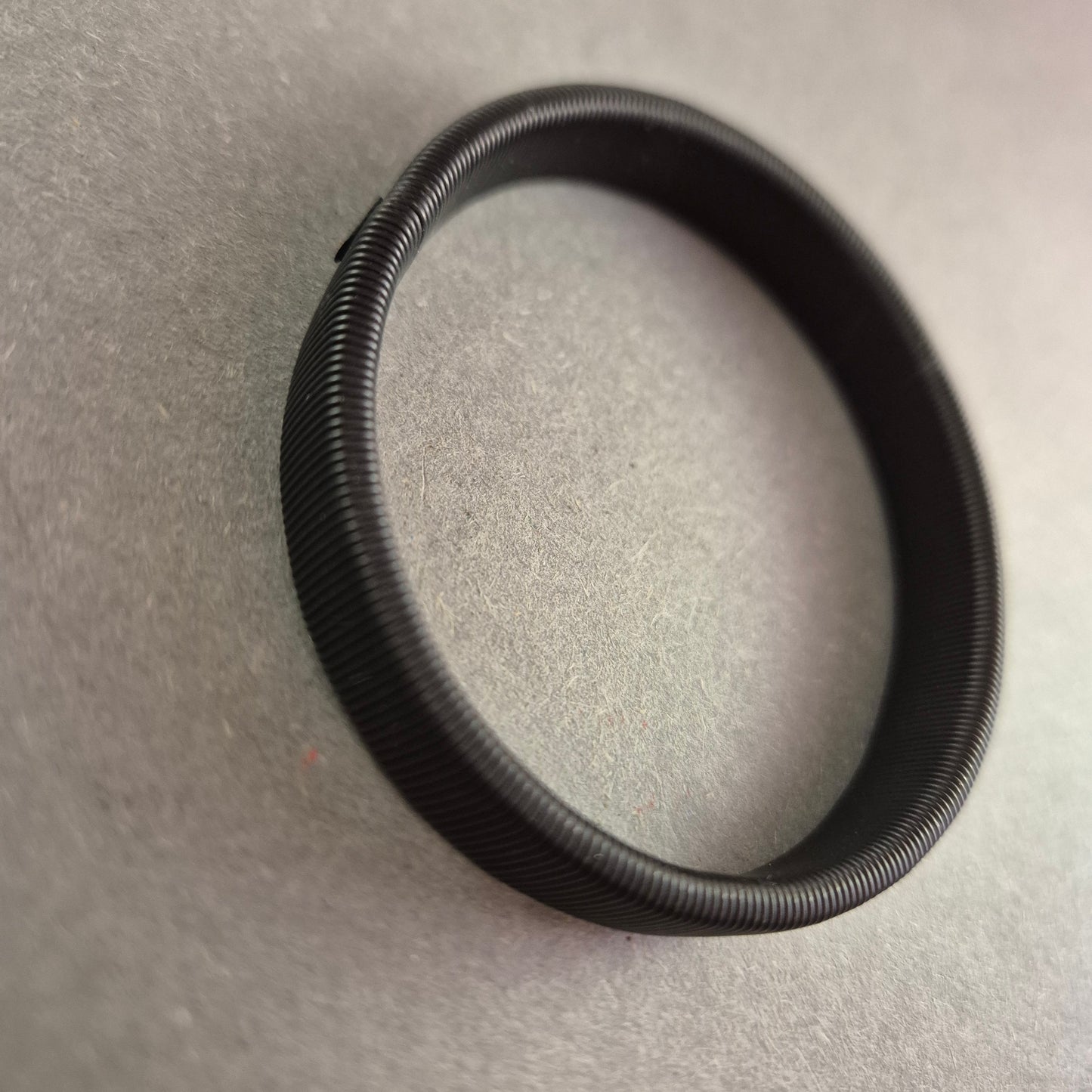 Schwarzes Edelstahlarmband – Flexibles Design für modernen Look