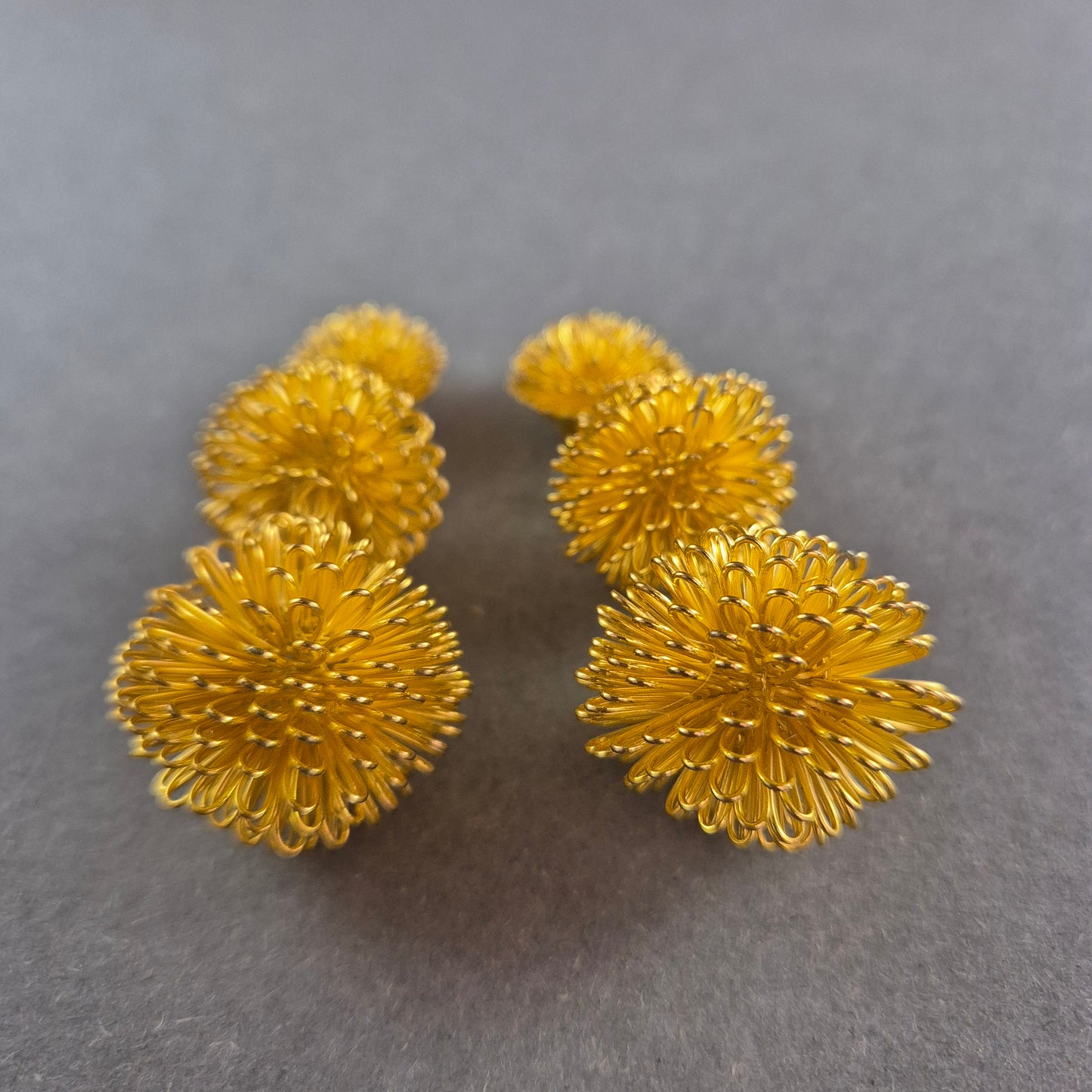 Elegante goldene Clip-Ohrringe – Florales Design mit Vintage-Charme