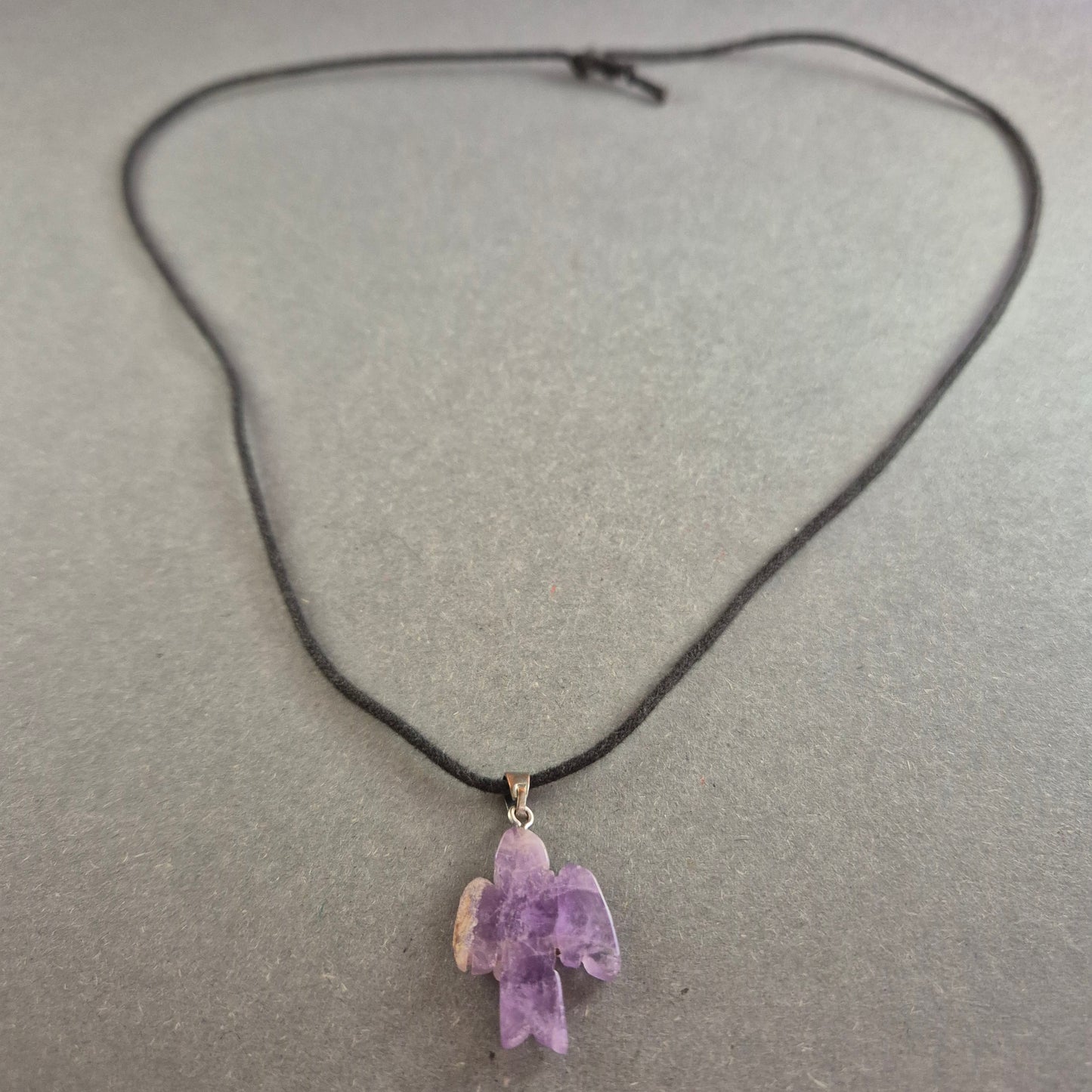 Handgefertigte Amethyst-Halskette – Spirituelles Design mit Engel-Anhänger