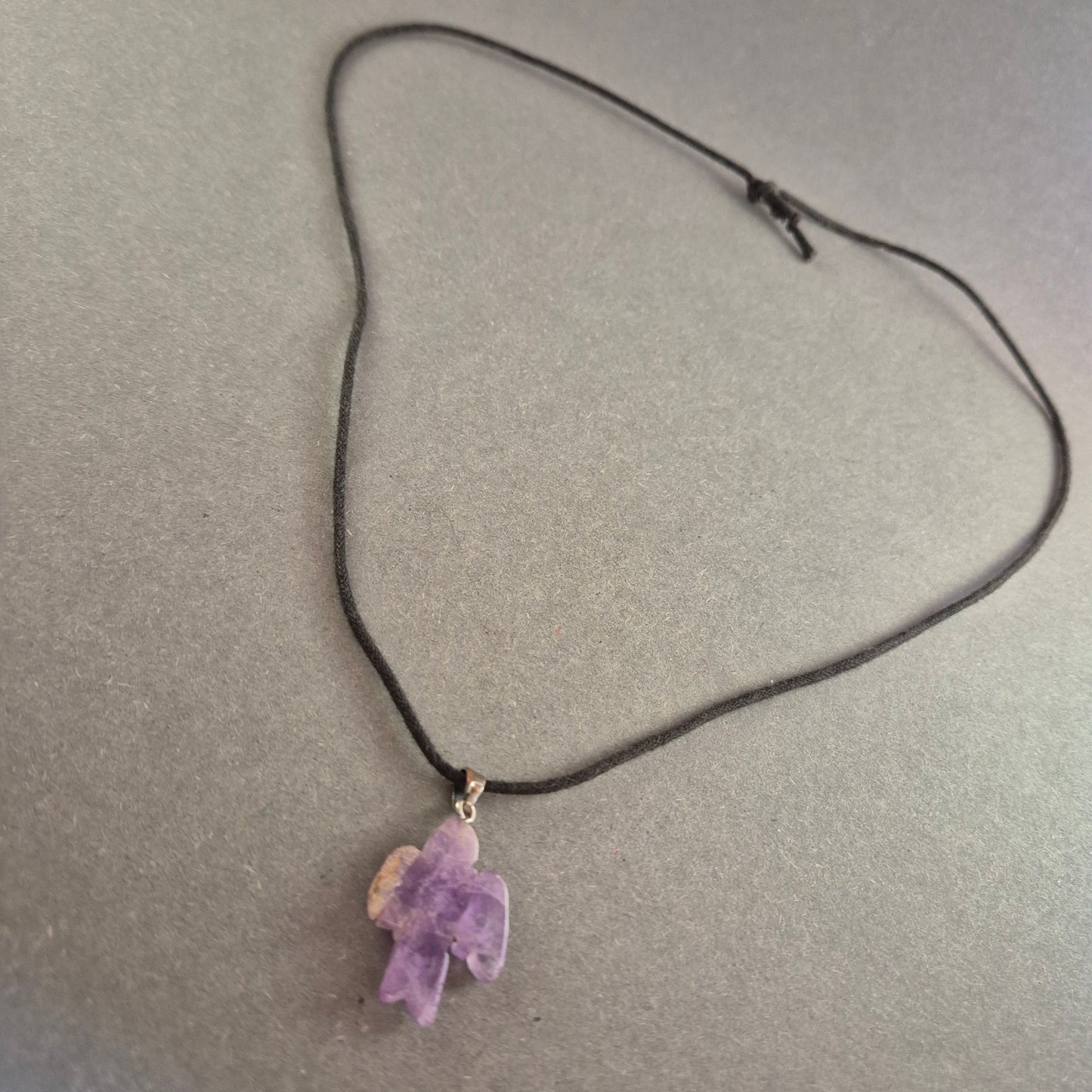Handgefertigte Amethyst-Halskette – Spirituelles Design mit Engel-Anhänger