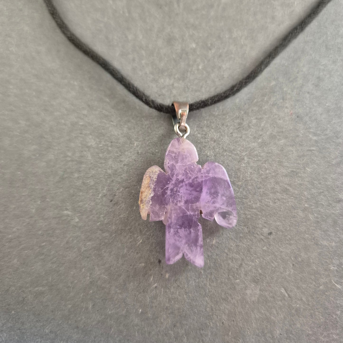 Handgefertigte Amethyst-Halskette – Spirituelles Design mit Engel-Anhänger