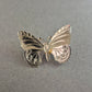 Vintage Schmetterlingsbrosche – Verspieltes Design in Silberoptik