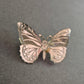 Vintage Schmetterlingsbrosche – Verspieltes Design in Silberoptik
