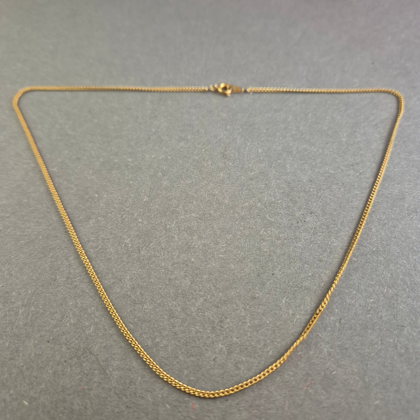 Feine goldfarbene Halskette – Klassisches Design für jeden Anlass