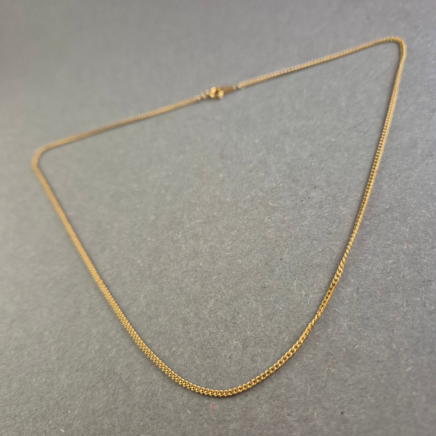 Feine goldfarbene Halskette – Klassisches Design für jeden Anlass