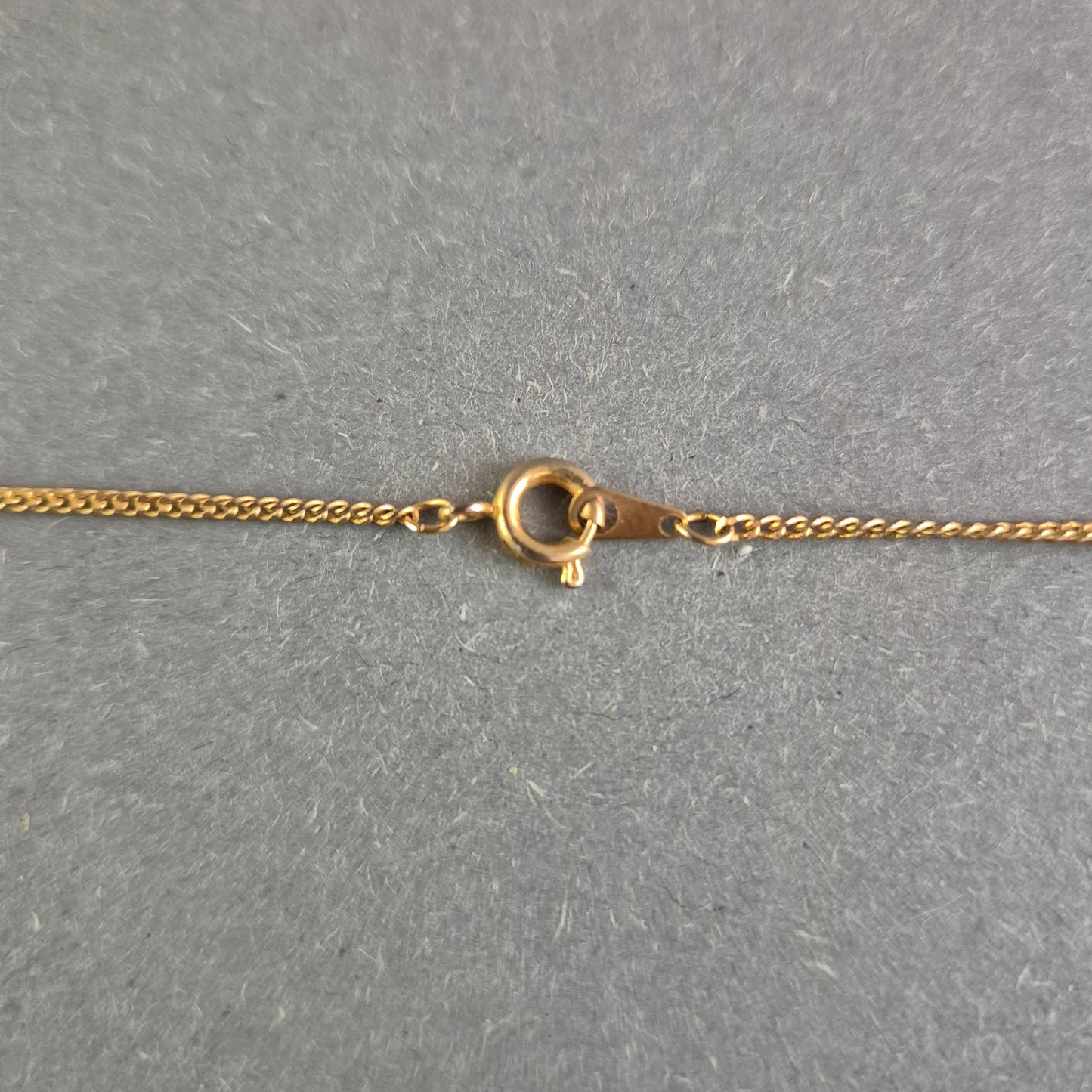 Feine goldfarbene Halskette – Klassisches Design für jeden Anlass