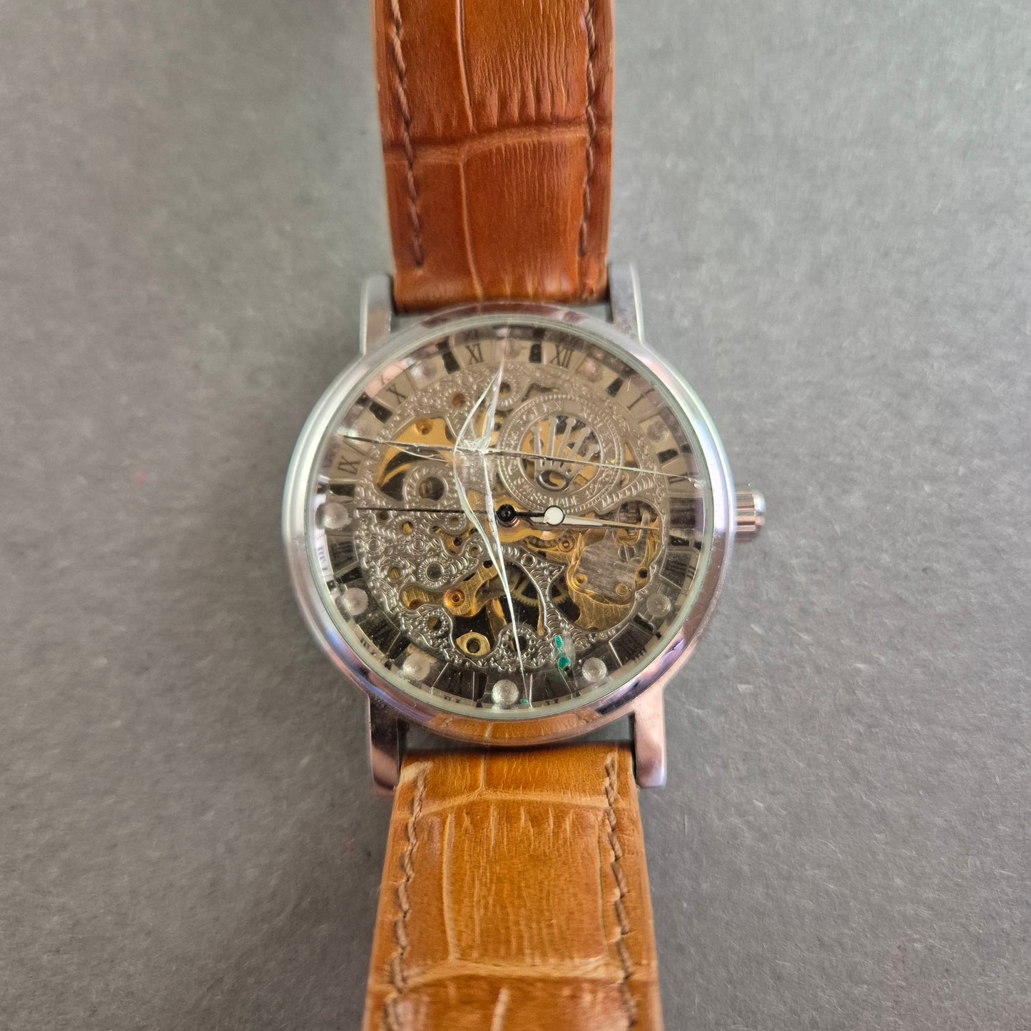 Skelettierte Herrenarmbanduhr – Mechanisches Uhrwerk mit Vintage-Lederarmband