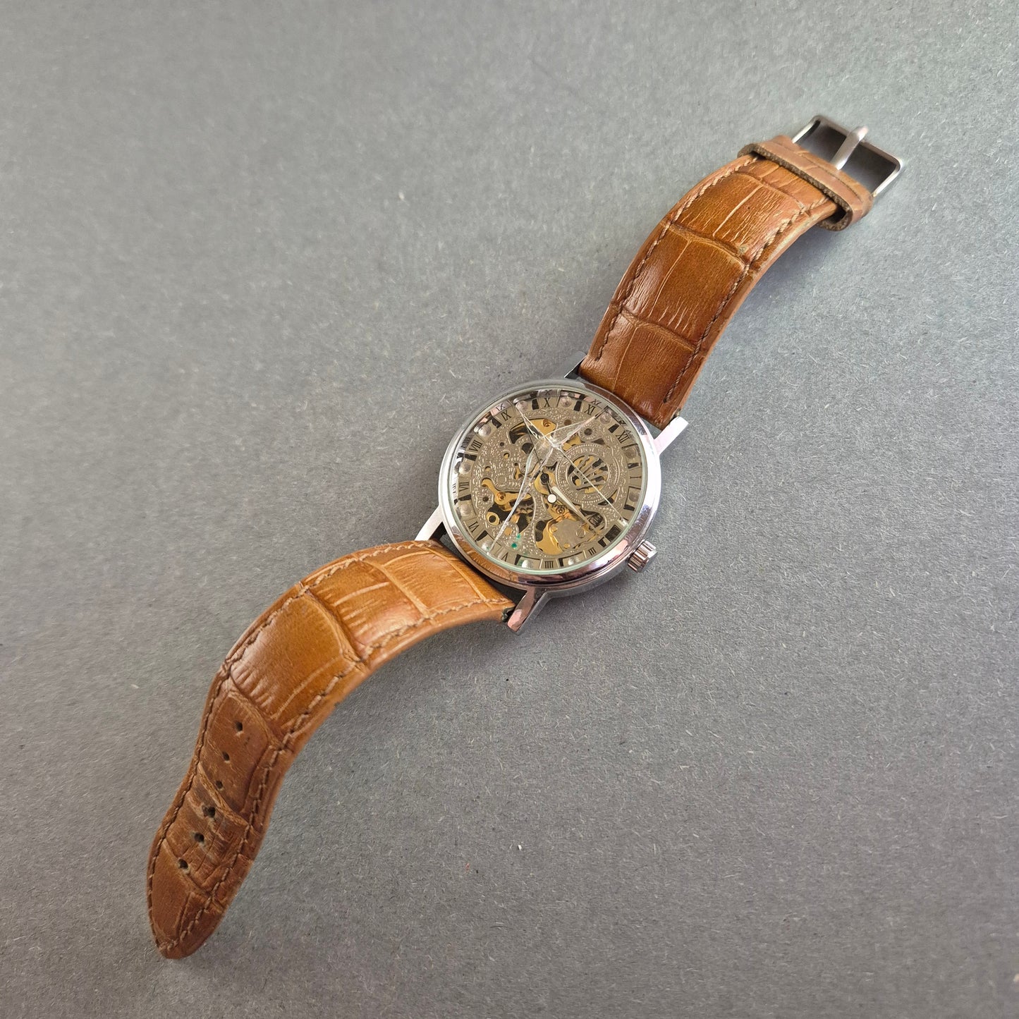 Skelettierte Herrenarmbanduhr – Mechanisches Uhrwerk mit Vintage-Lederarmband