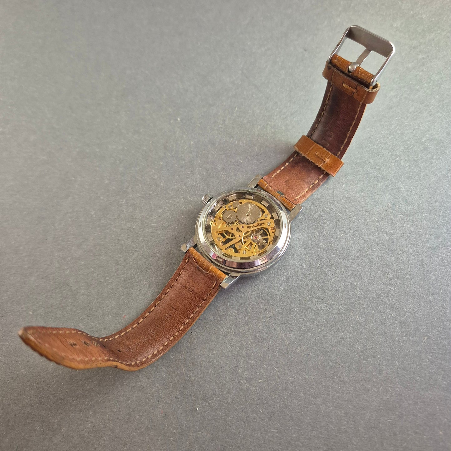 Skelettierte Herrenarmbanduhr – Mechanisches Uhrwerk mit Vintage-Lederarmband