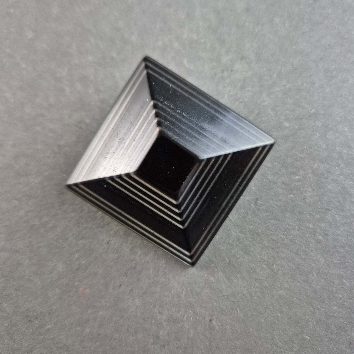 Vintage Art Deco Brosche – Elegantes geometrisches Design