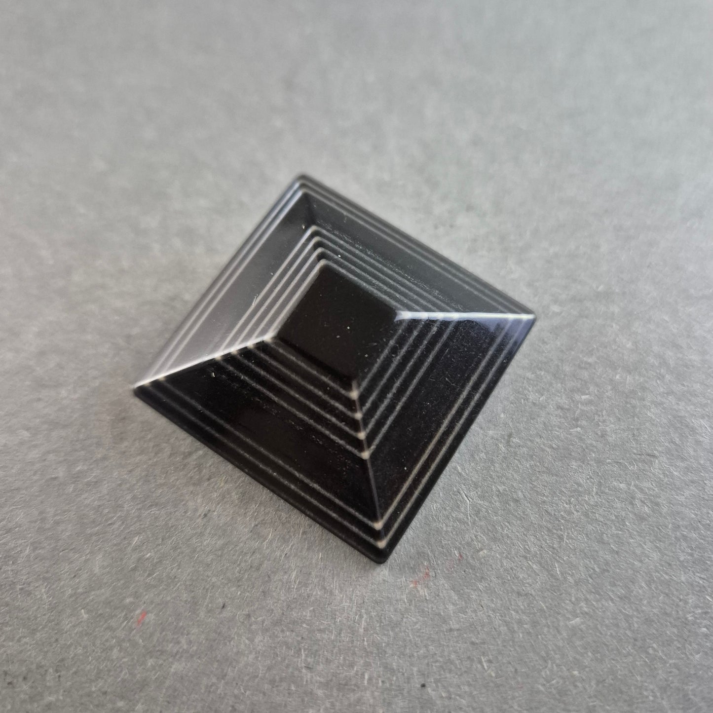 Vintage Art Deco Brosche – Elegantes geometrisches Design