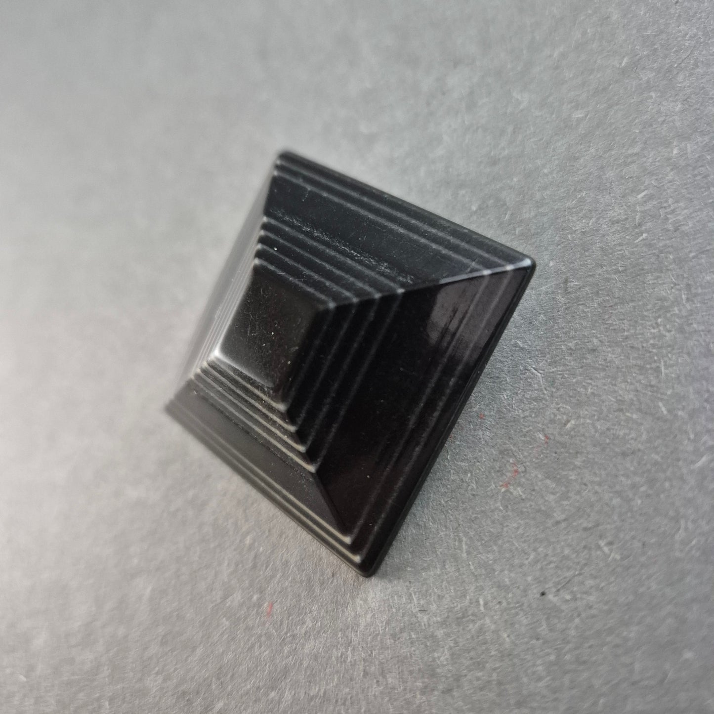 Vintage Art Deco Brosche – Elegantes geometrisches Design