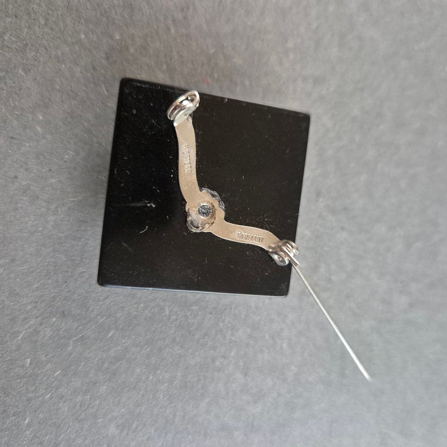 Vintage Art Deco Brosche – Elegantes geometrisches Design