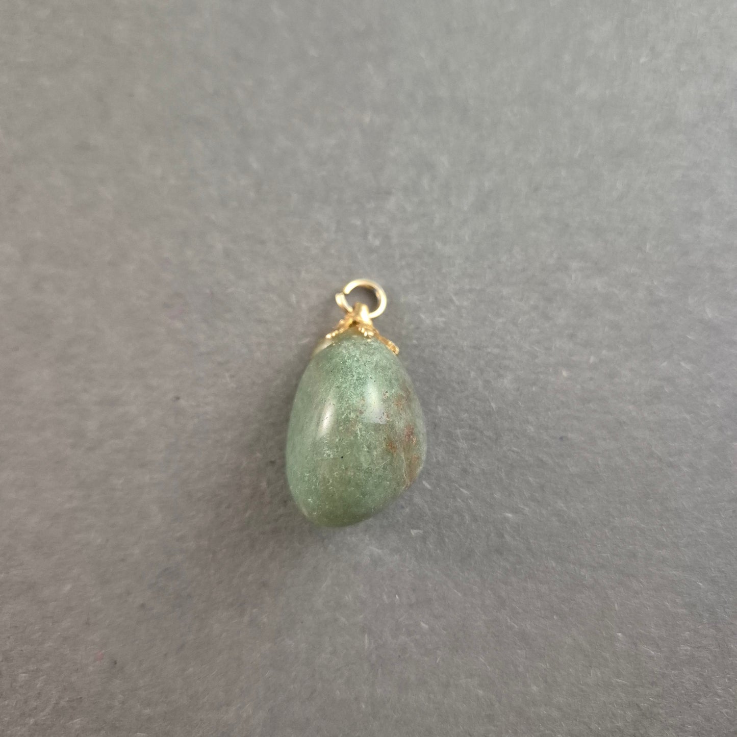 Vintage Aventurin-Anhänger – Natürliche Schönheit mit Goldfassung