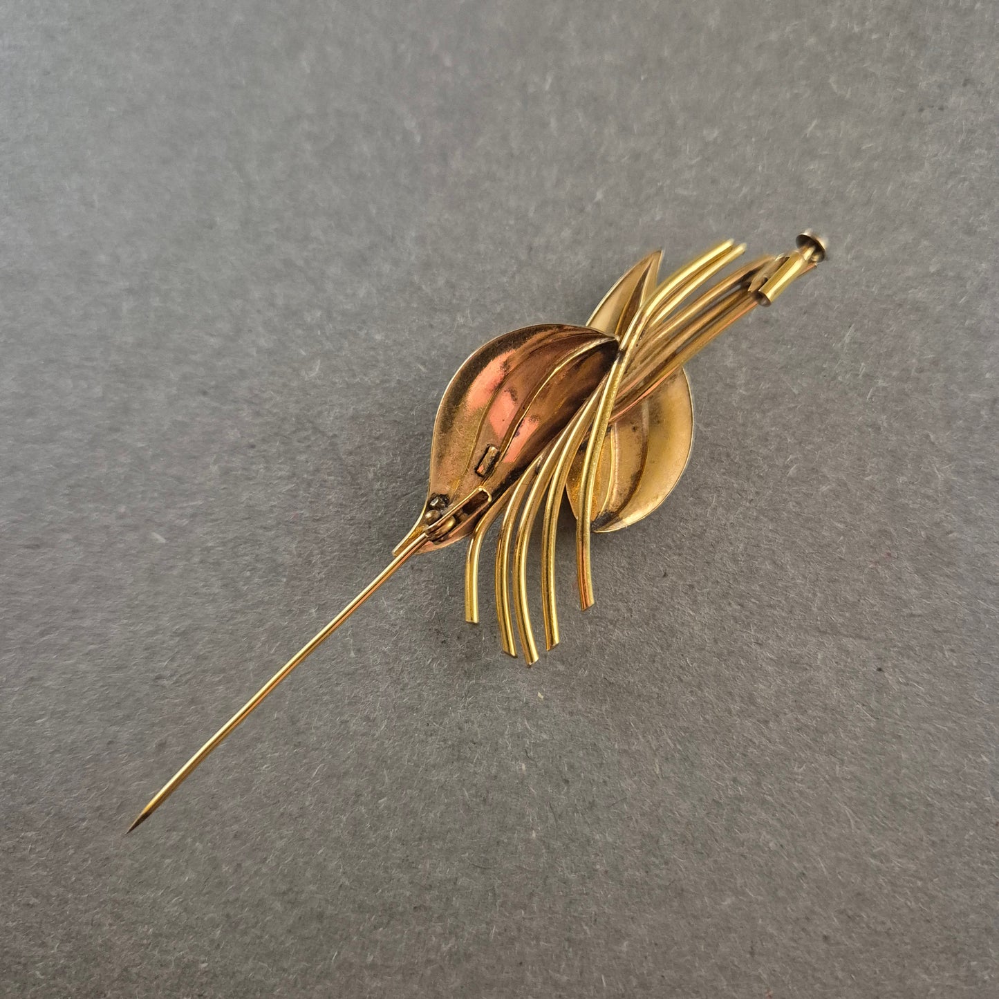 Vergoldete Brosche mit floralem Design – Eleganter Vintage-Schmuck