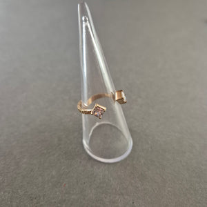 Offener vergoldeter Ring mit Zirkonia – Elegantes, modernes Design