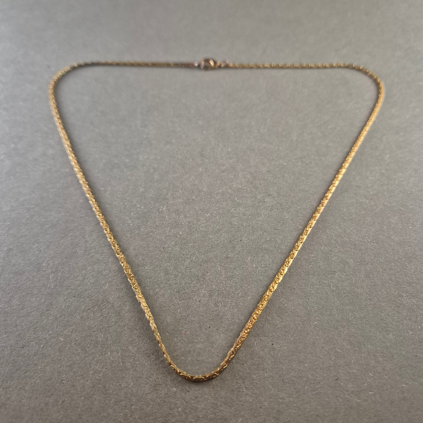 Vergoldete Panzerkette – Elegantes und zeitloses Design