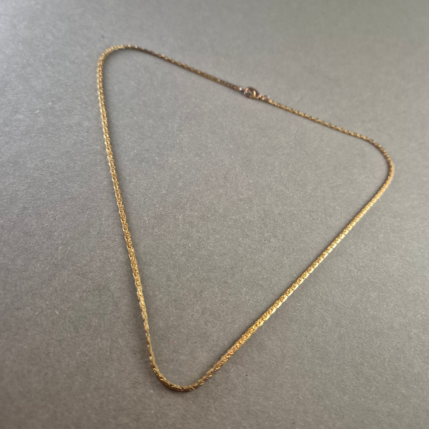 Vergoldete Panzerkette – Elegantes und zeitloses Design