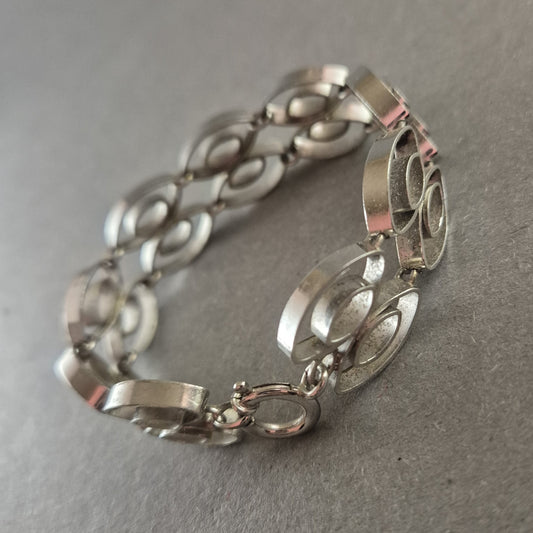 Silberfarbenes Gliederarmband – Modernes und geometrisches Design