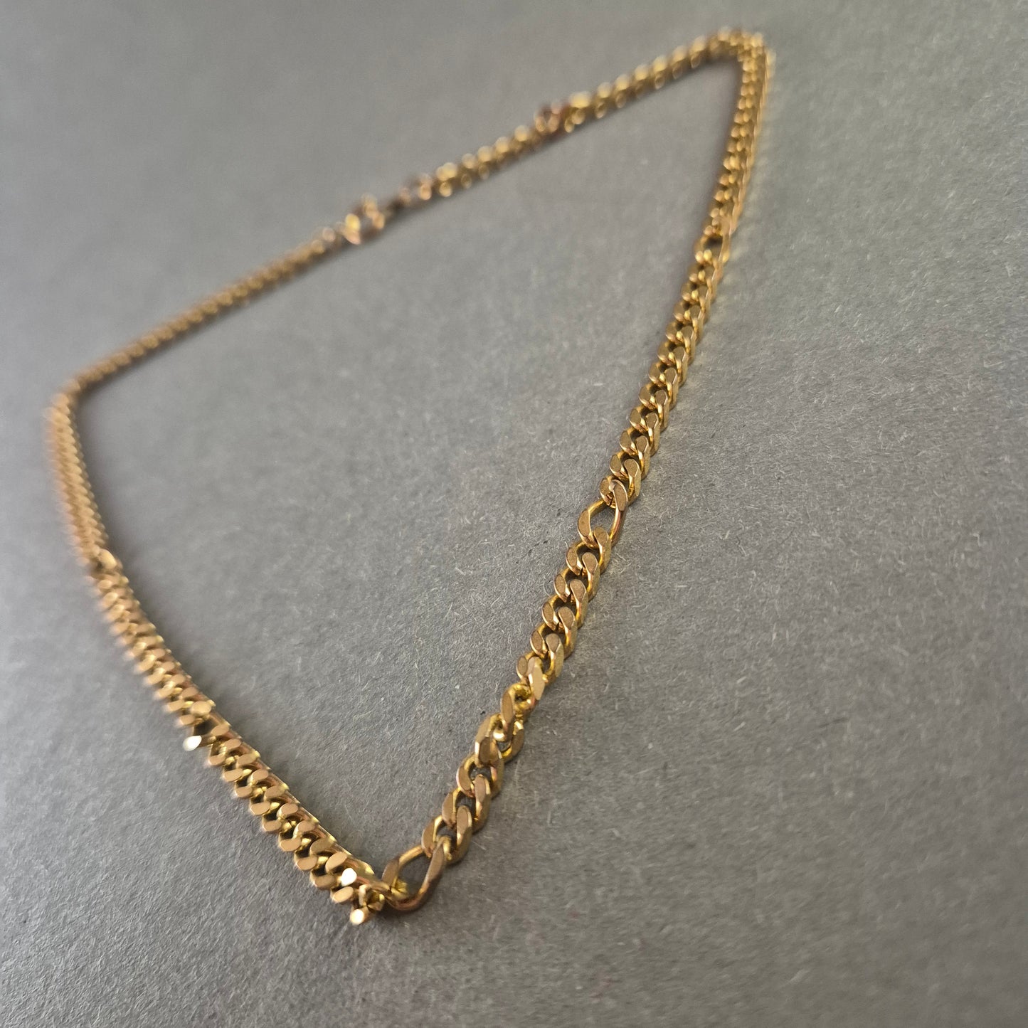 Vergoldete Gliederkette – Elegantes Design für stilvolle Akzente