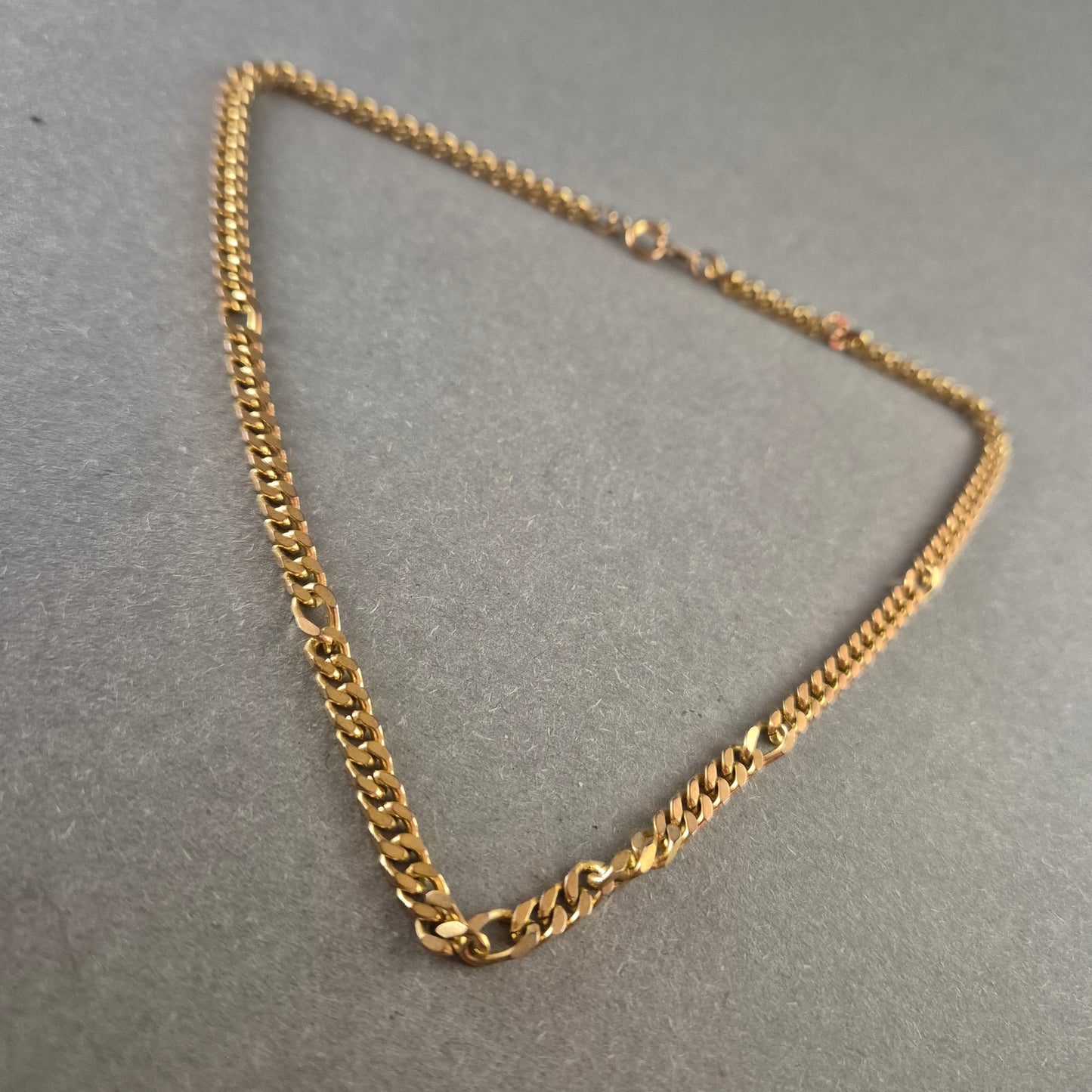 Vergoldete Gliederkette – Elegantes Design für stilvolle Akzente