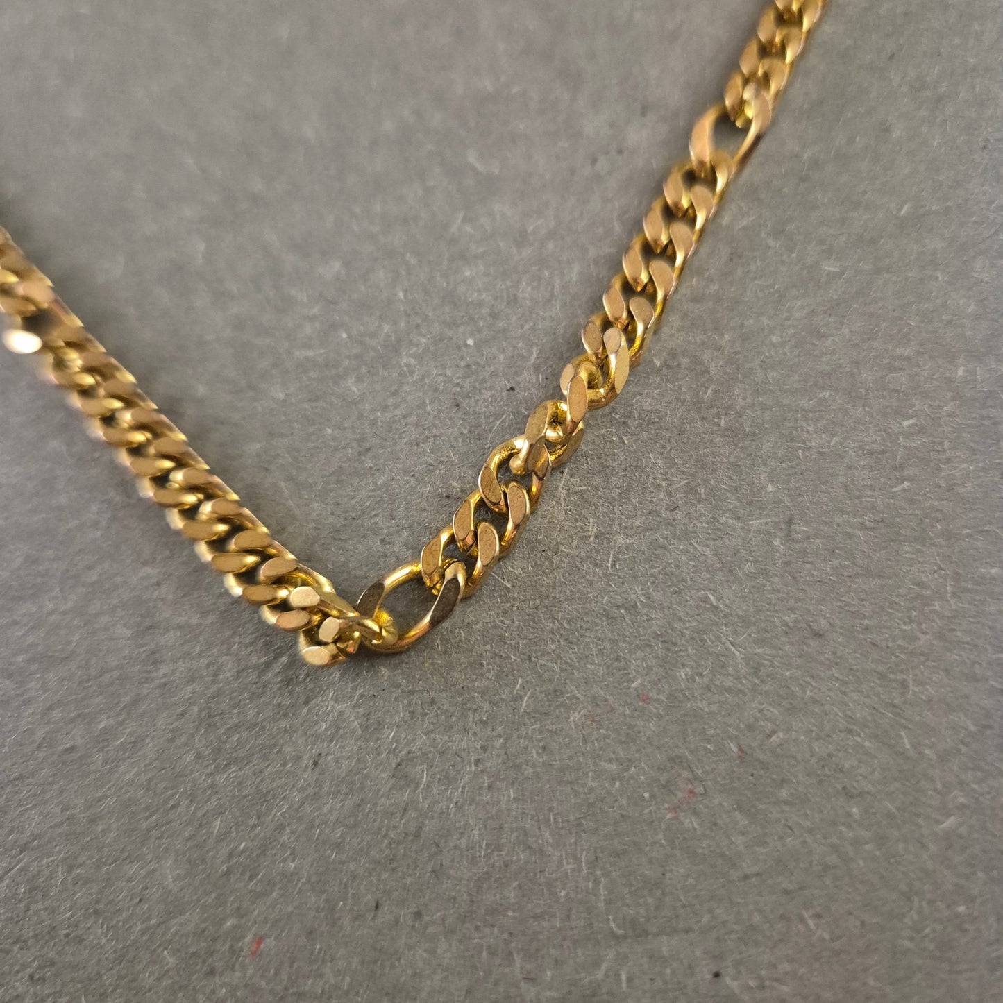 Vergoldete Gliederkette – Elegantes Design für stilvolle Akzente