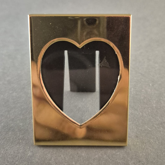 Vergoldeter Bilderrahmen mit Herz-Ausschnitt – Elegante Dekoration