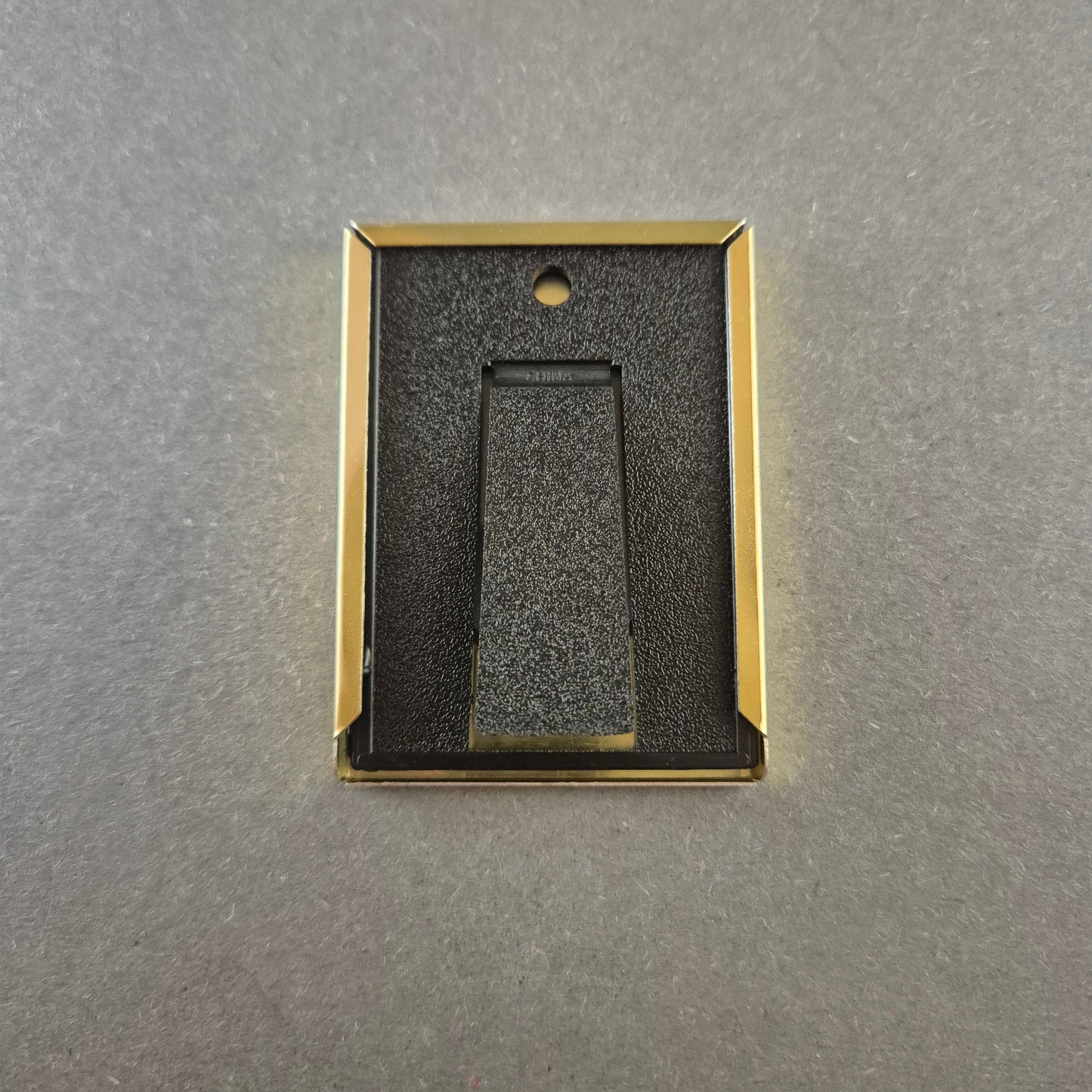 Vergoldeter Bilderrahmen mit Herz-Ausschnitt – Elegante Dekoration