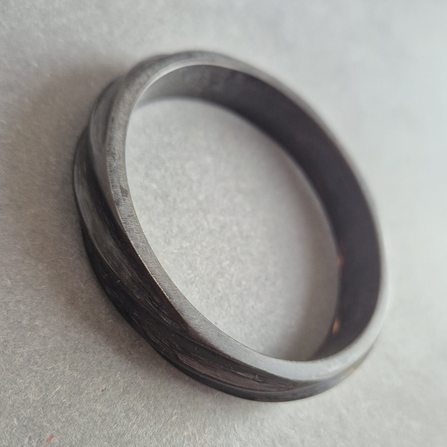 Schlichter Vintage-Armreif aus schwarzem Bakelit – Klassisch & Zeitlos