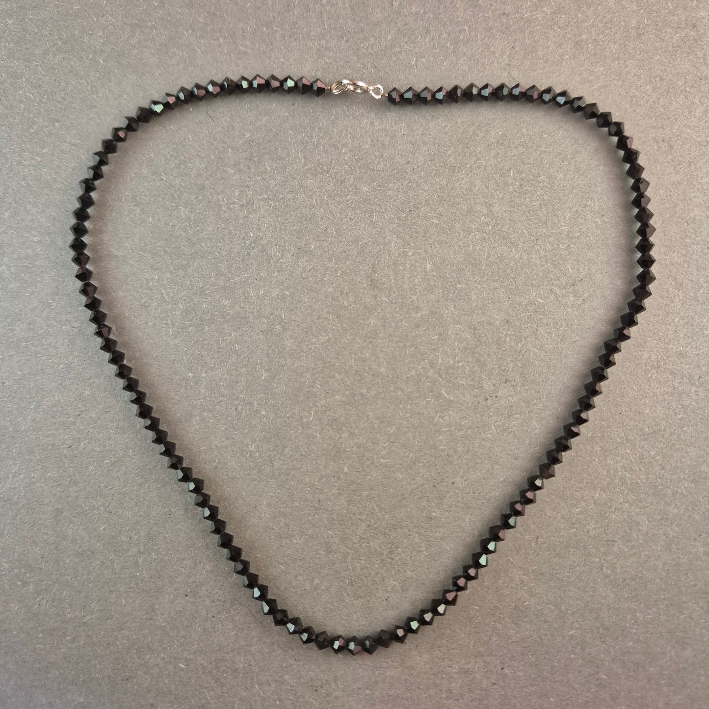 Klassische Vintage-Kette aus geschliffenem schwarzem Glas – Zeitlose Eleganz