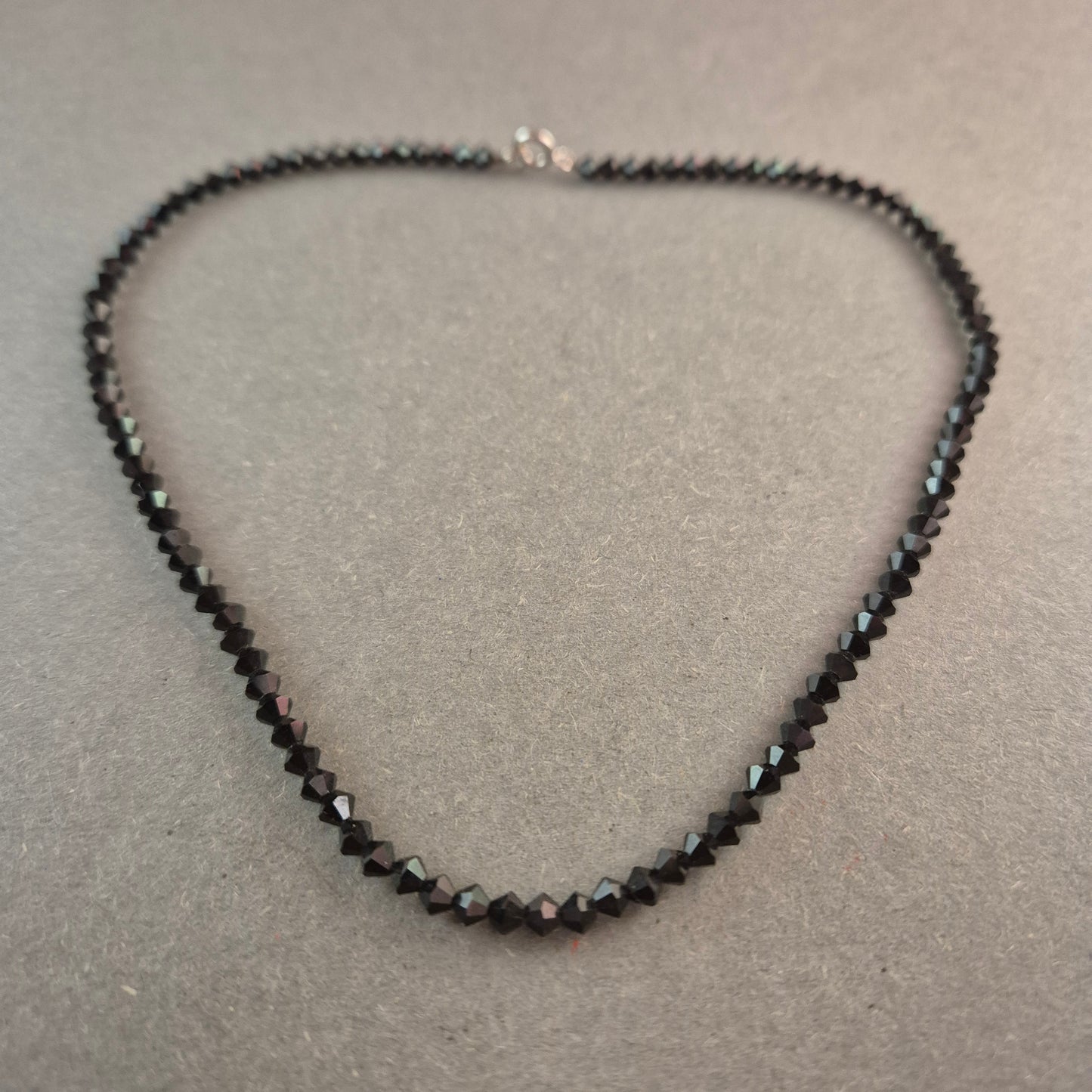 Klassische Vintage-Kette aus geschliffenem schwarzem Glas – Zeitlose Eleganz