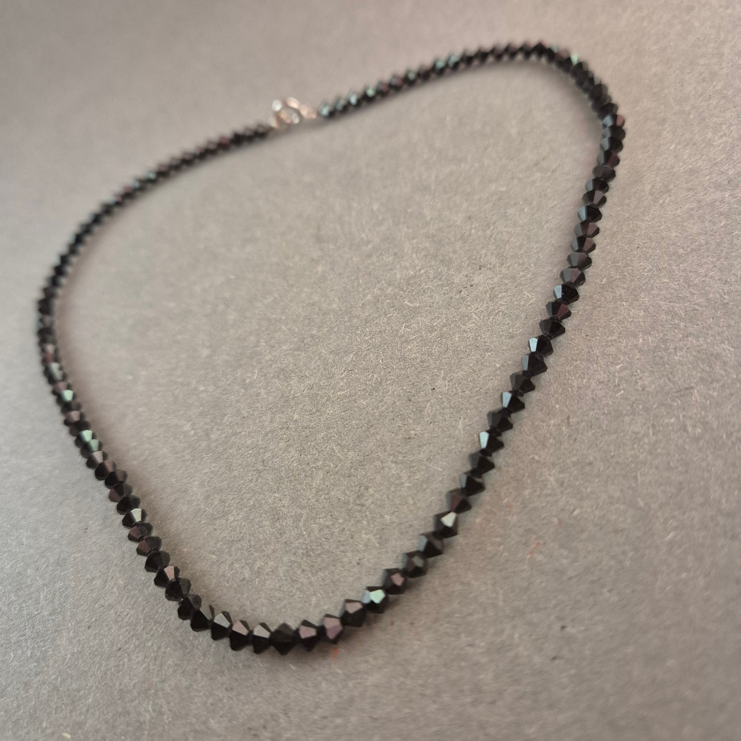 Klassische Vintage-Kette aus geschliffenem schwarzem Glas – Zeitlose Eleganz