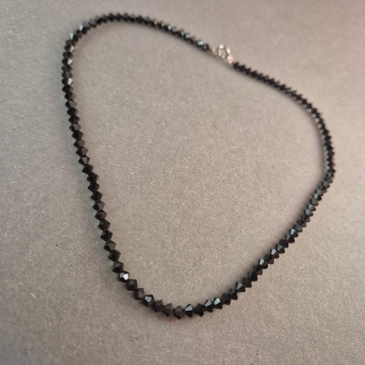 Klassische Vintage-Kette aus geschliffenem schwarzem Glas – Zeitlose Eleganz