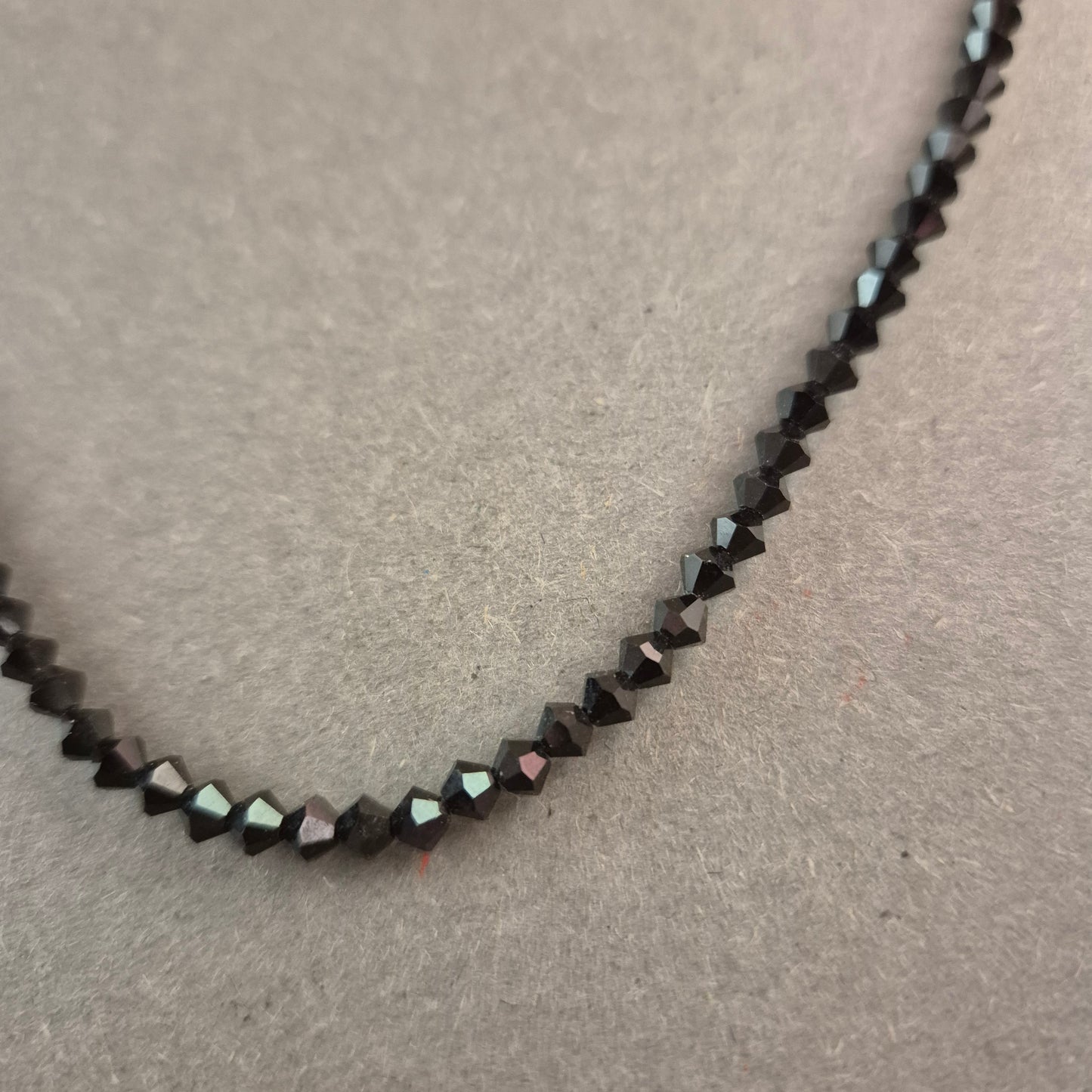 Klassische Vintage-Kette aus geschliffenem schwarzem Glas – Zeitlose Eleganz