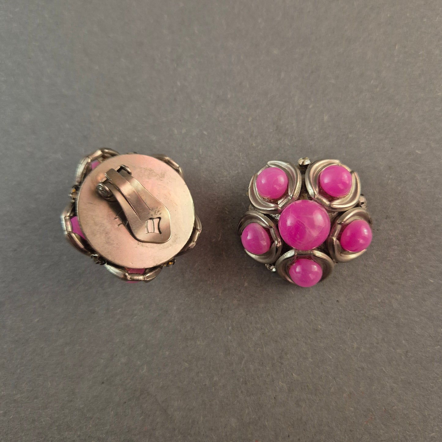 Vintage-Clip-Ohrringe von Sonia – Silberfarben mit pinken Cabochons